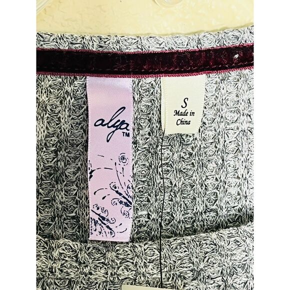 NWT Alya Heather Gray Knit Top Ruffled Small Soft Oversized - Picture 8 of 10